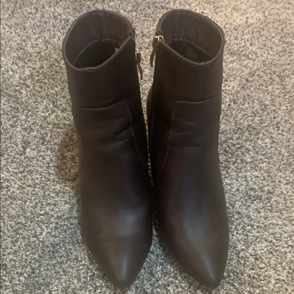 Vepose Sleek Black Ankle Booties